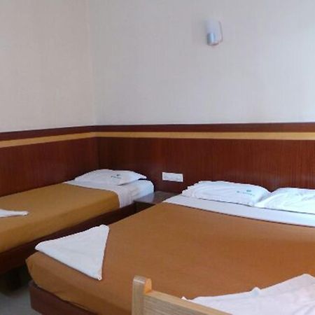 Mlc Gateway Deluxe Inn Bangalore Bagian luar foto