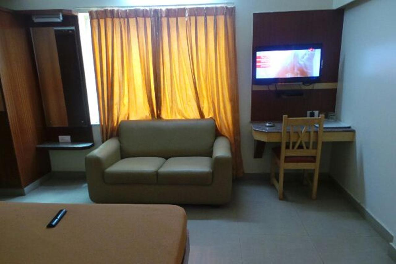 Mlc Gateway Deluxe Inn Bangalore Bagian luar foto