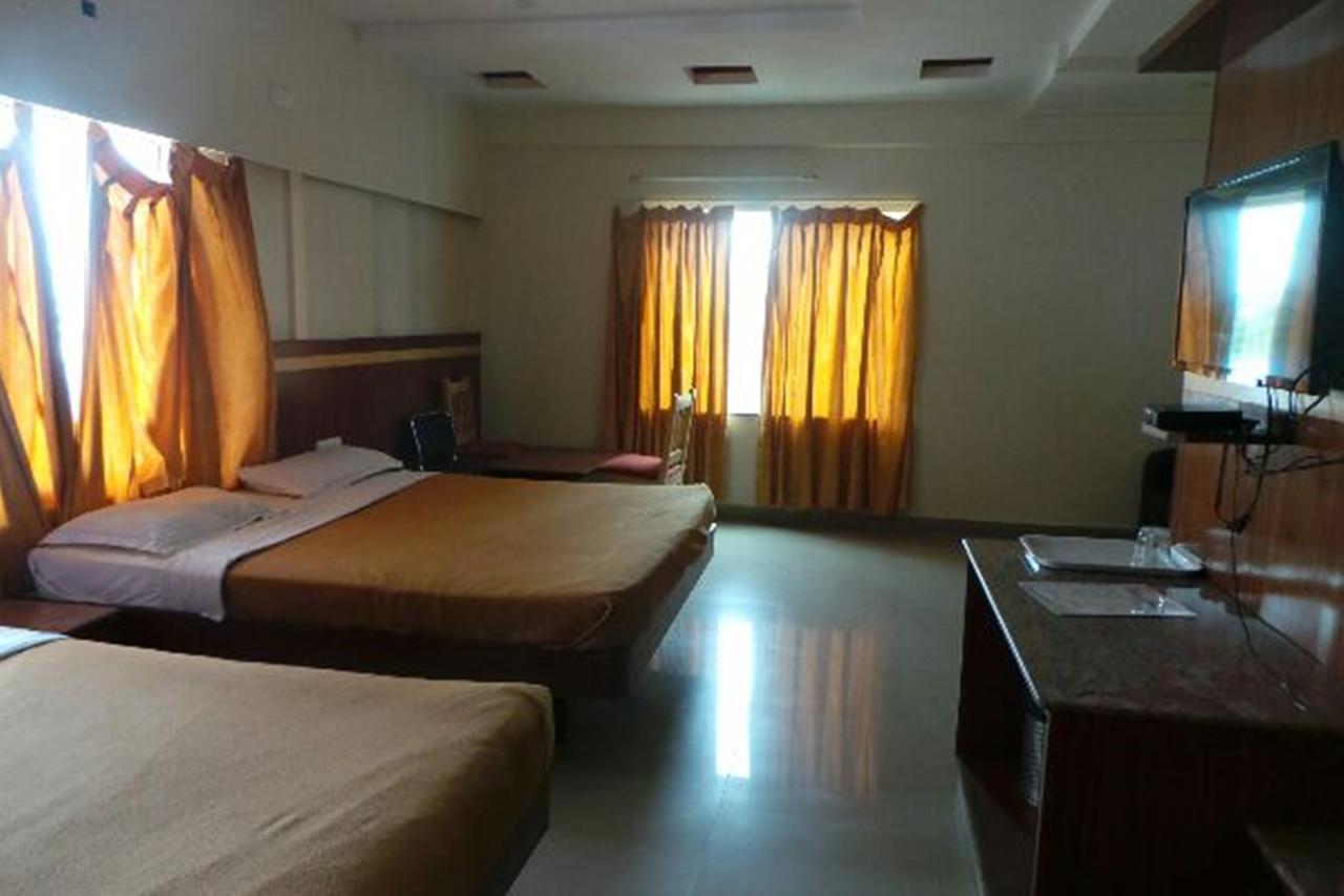 Mlc Gateway Deluxe Inn Bangalore Bagian luar foto