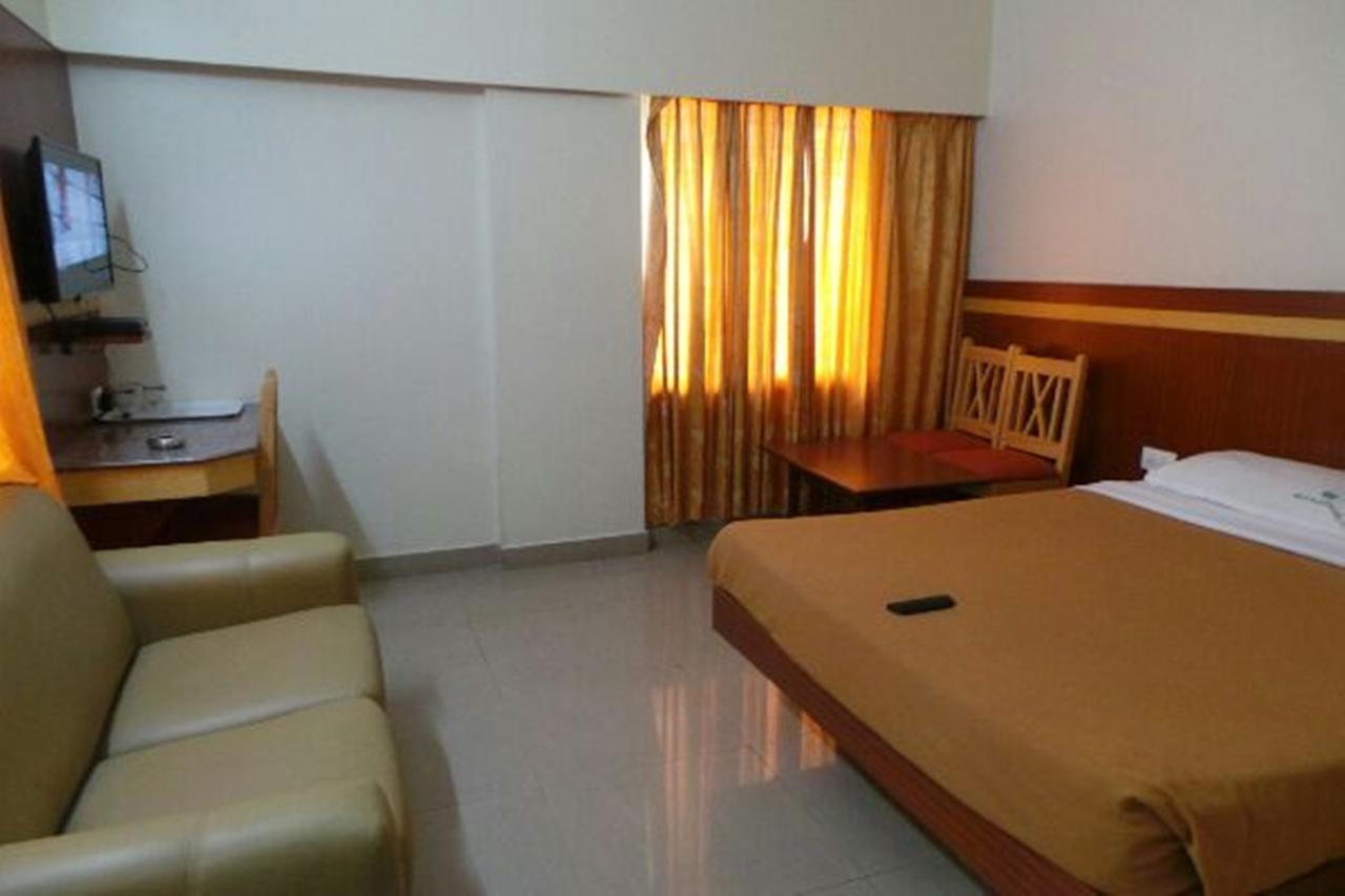 Mlc Gateway Deluxe Inn Bangalore Bagian luar foto